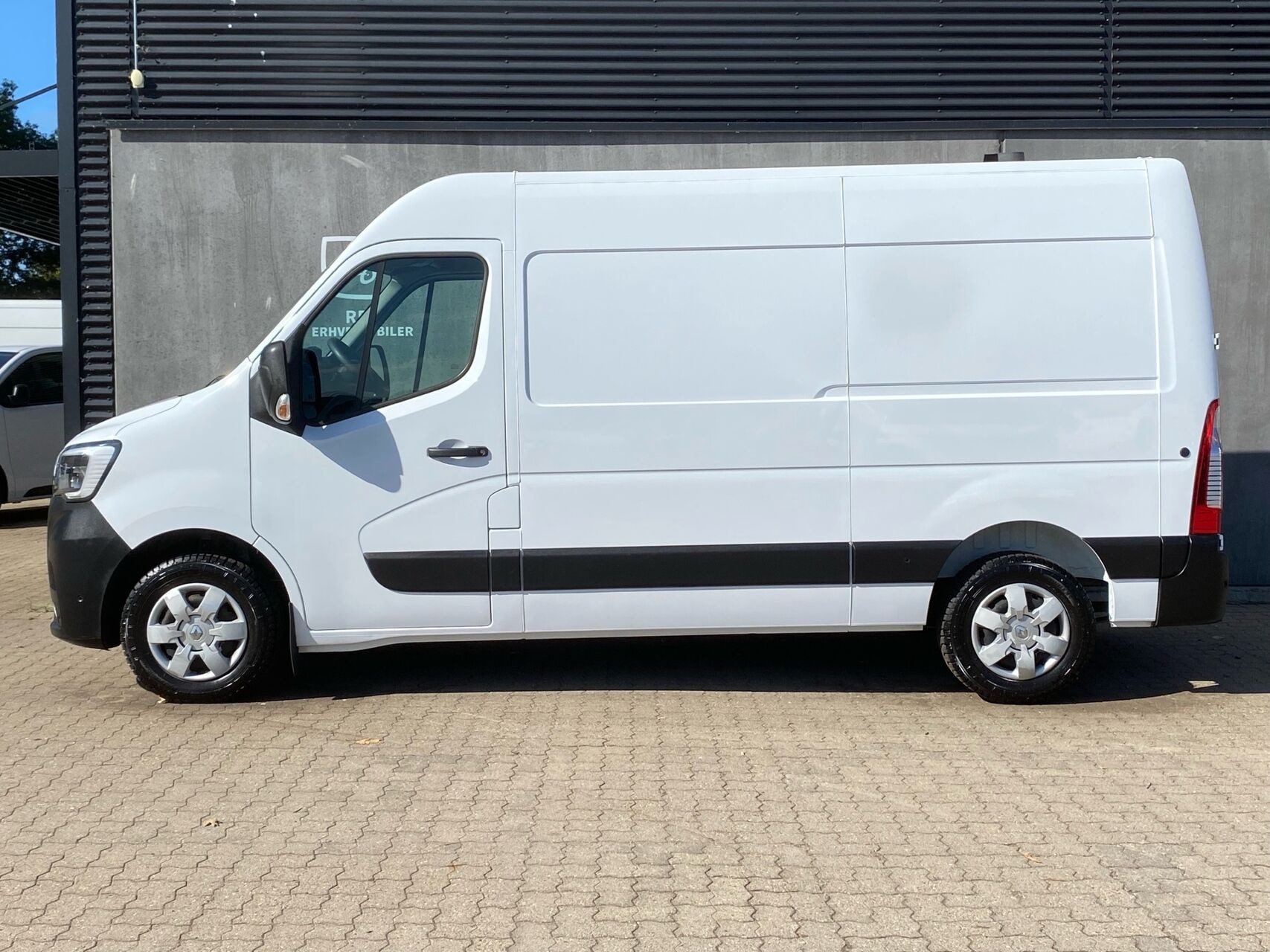 Hvid Renault Master fra 2019