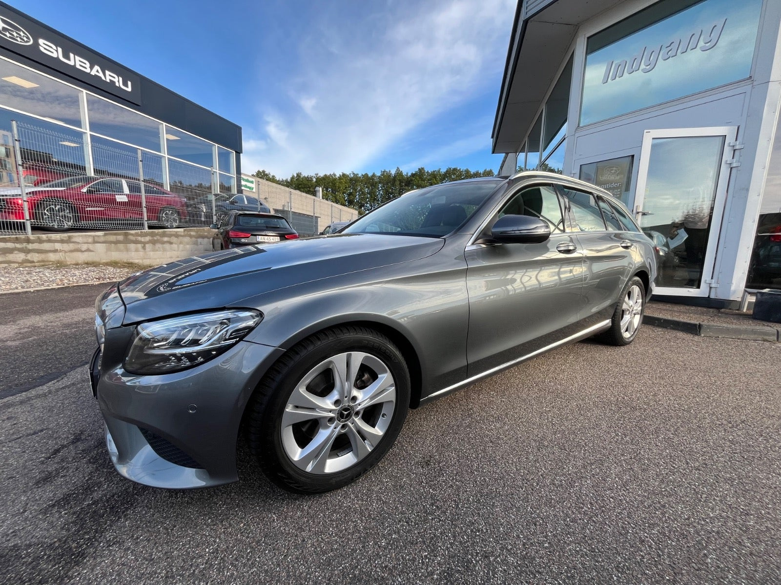 Grå Mercedes C200 fra 2018