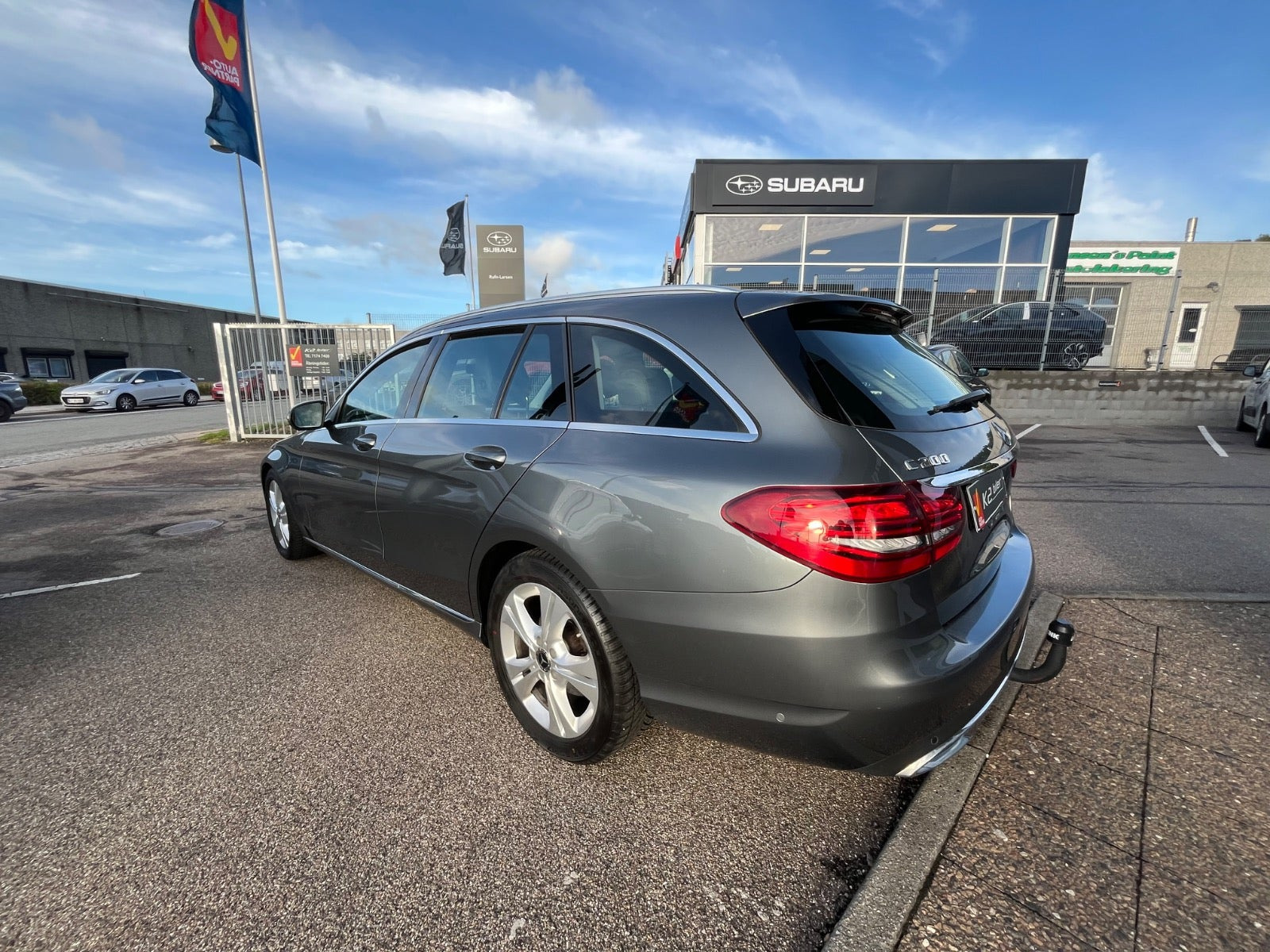 Grå Mercedes C200 fra 2018