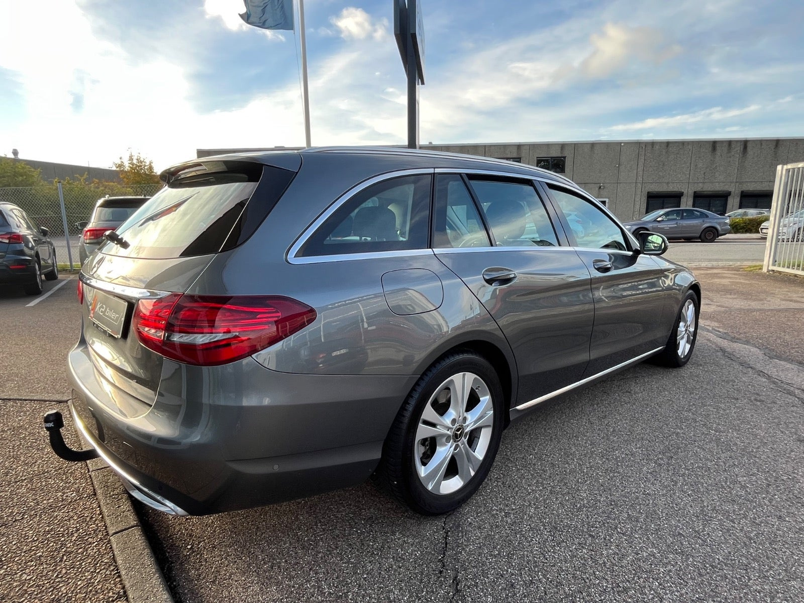 Grå Mercedes C200 fra 2018