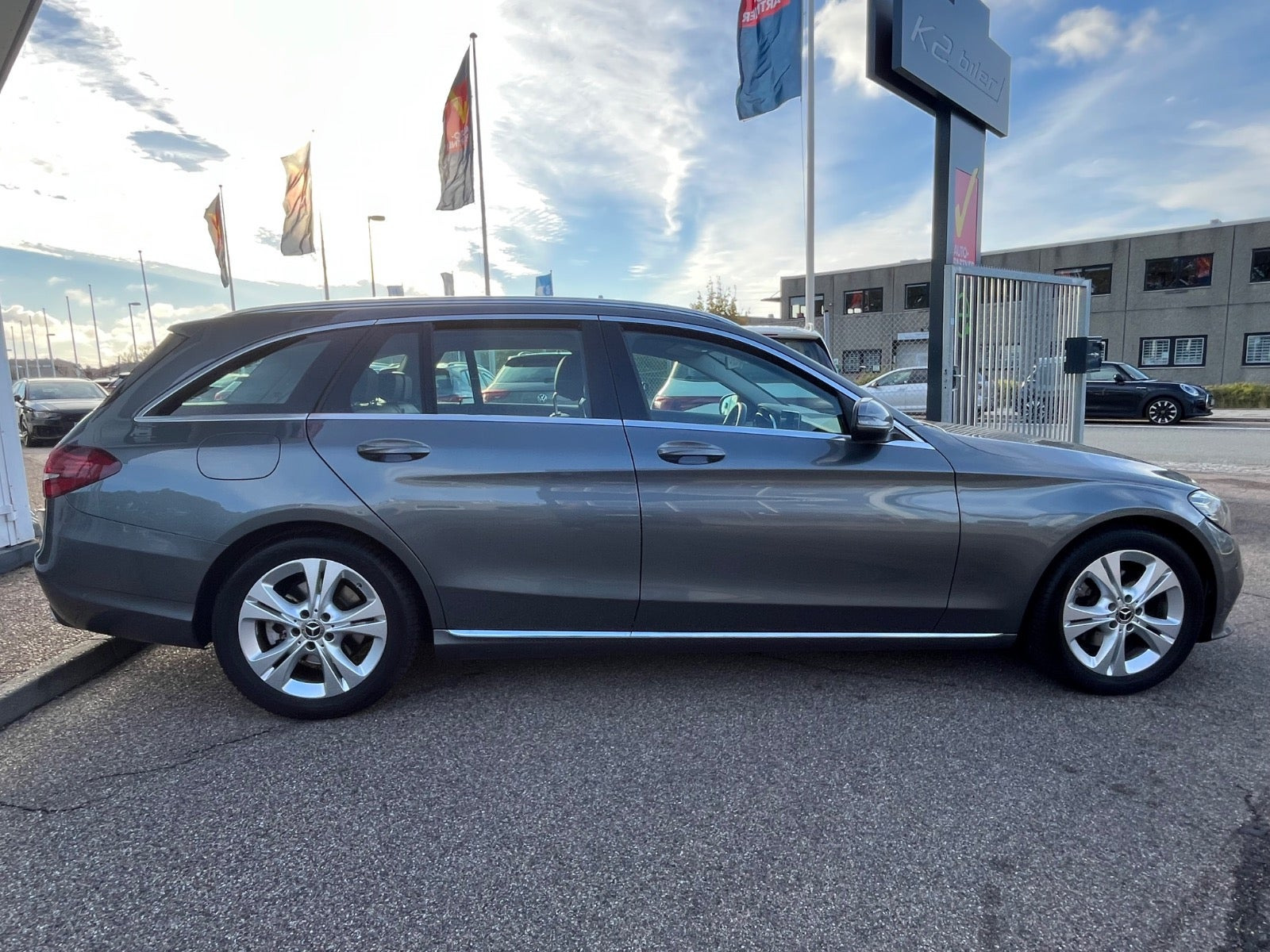 Grå Mercedes C200 fra 2018