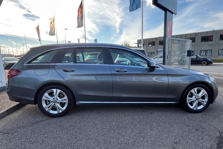 Grå Mercedes C200 fra 2018