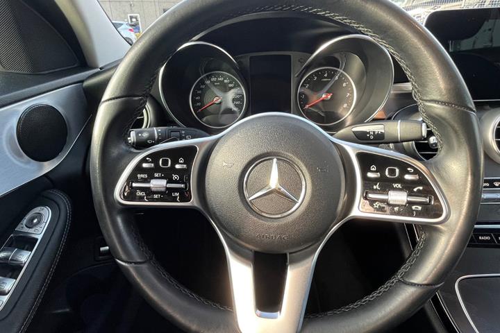 Grå Mercedes C200 fra 2018