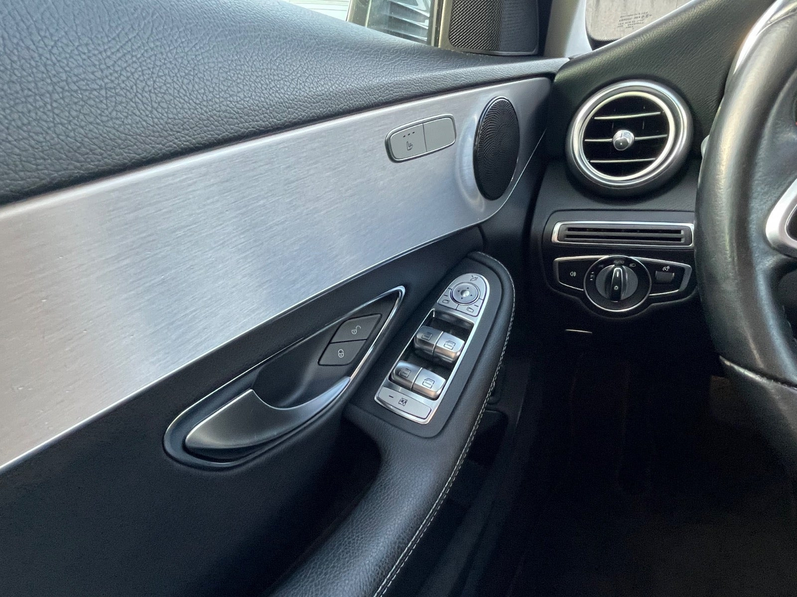 Grå Mercedes C200 fra 2018
