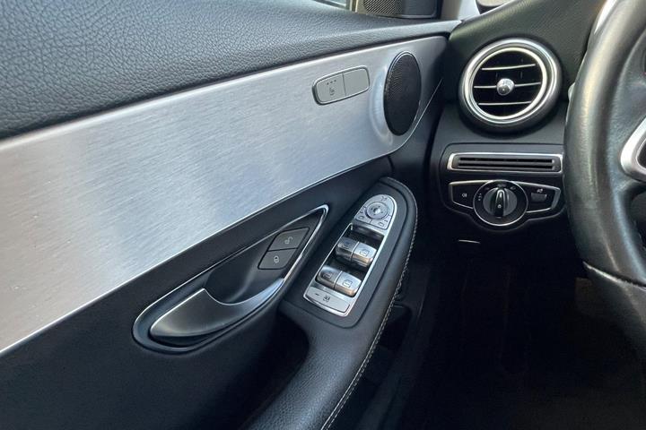 Grå Mercedes C200 fra 2018