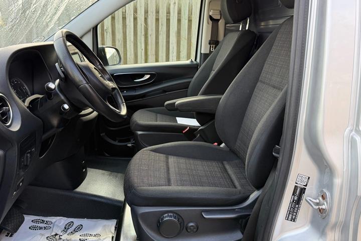 Sølv Mercedes Vito 114 fra 2019