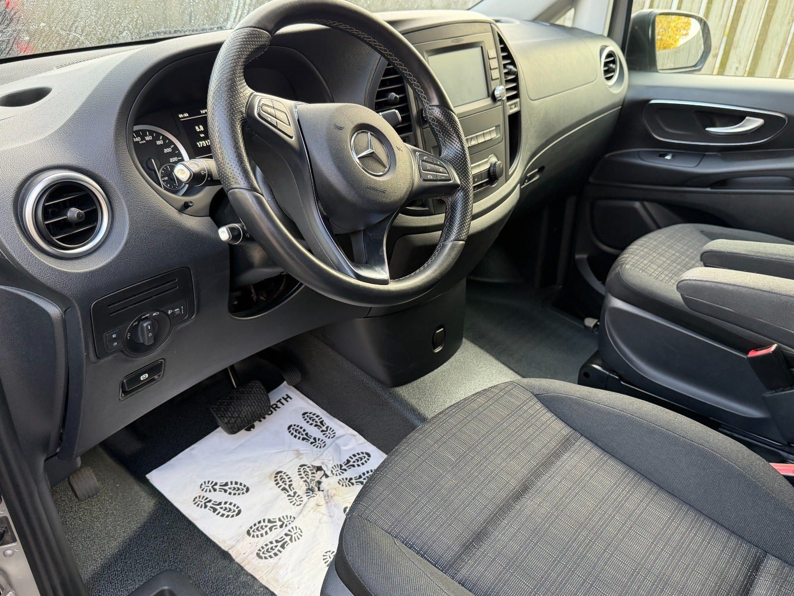 Sølv Mercedes Vito 114 fra 2019