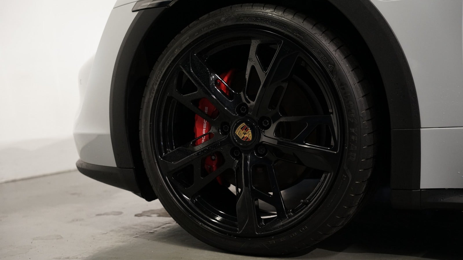 Grå Porsche Taycan 4S fra 2022
