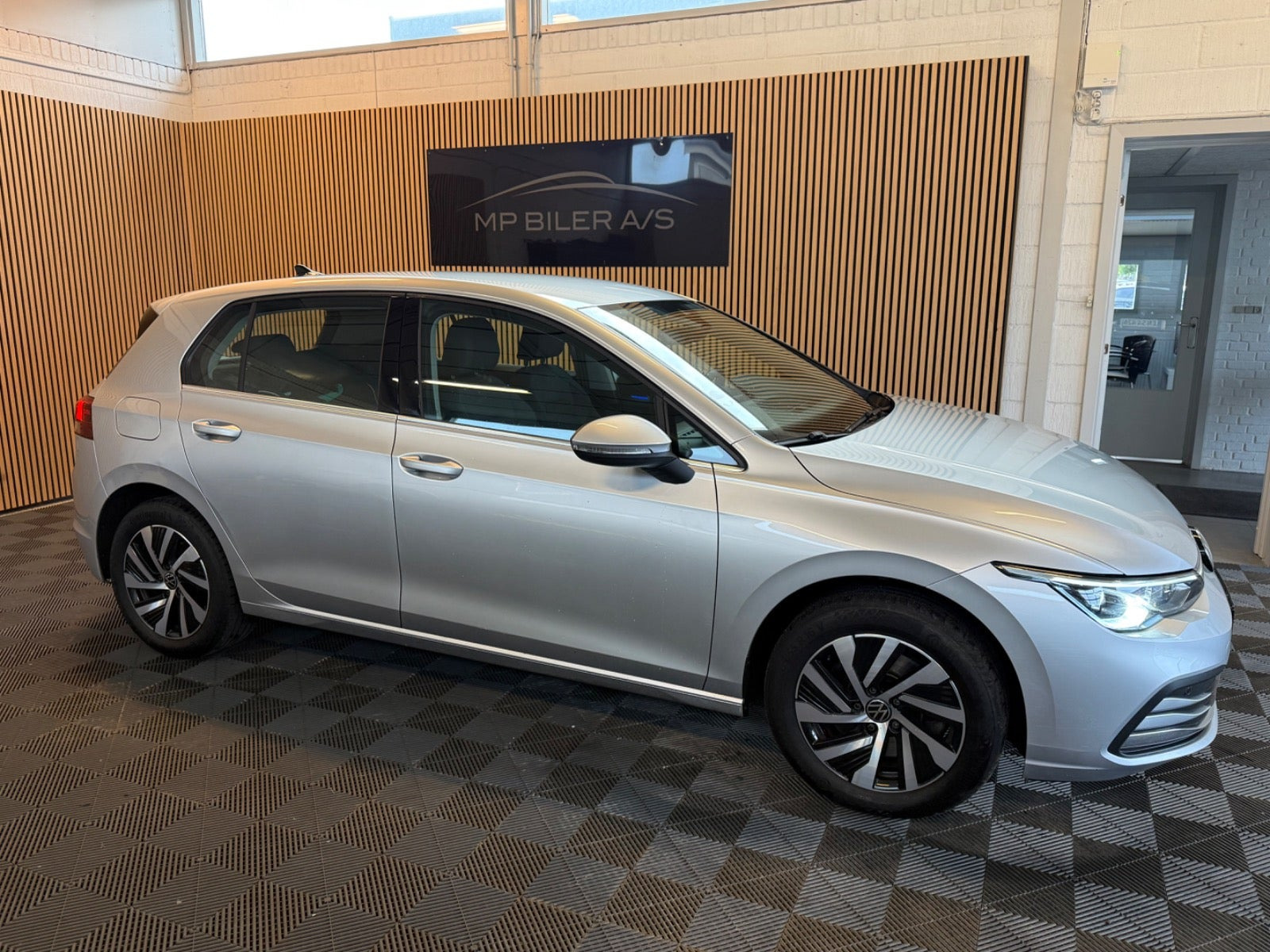 Sølv VW Golf VIII fra 2021