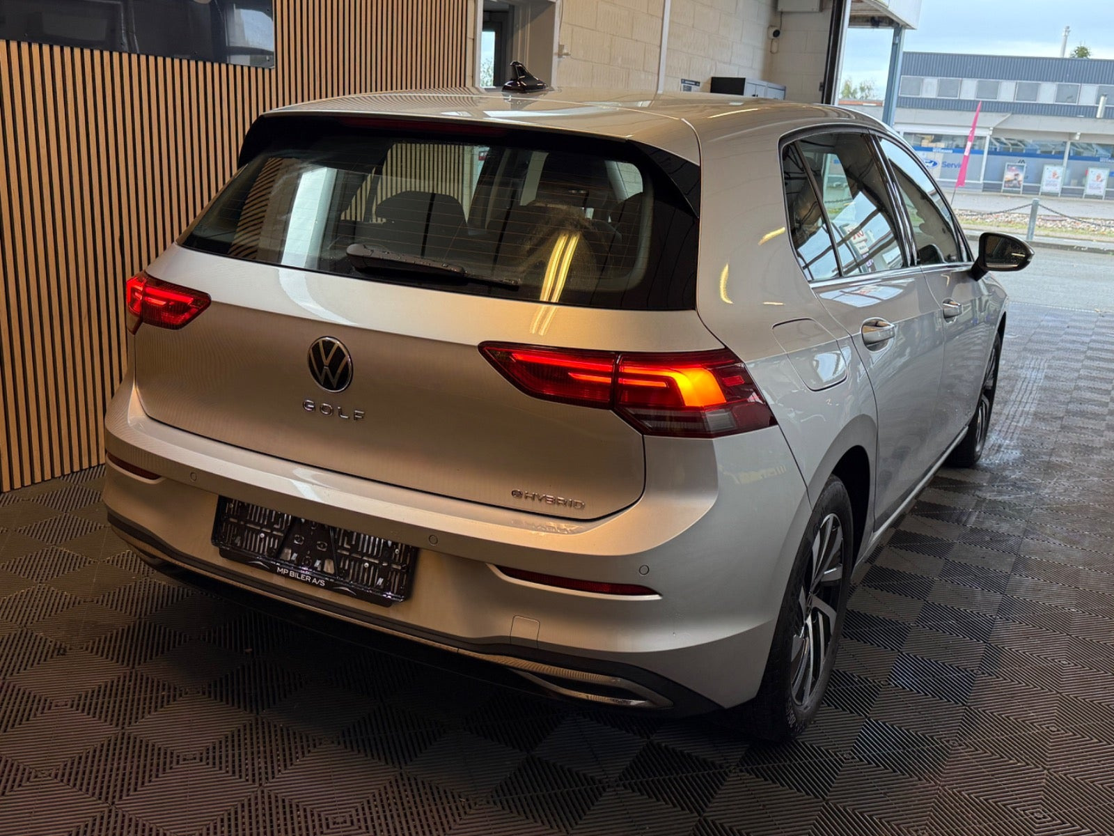 Sølv VW Golf VIII fra 2021