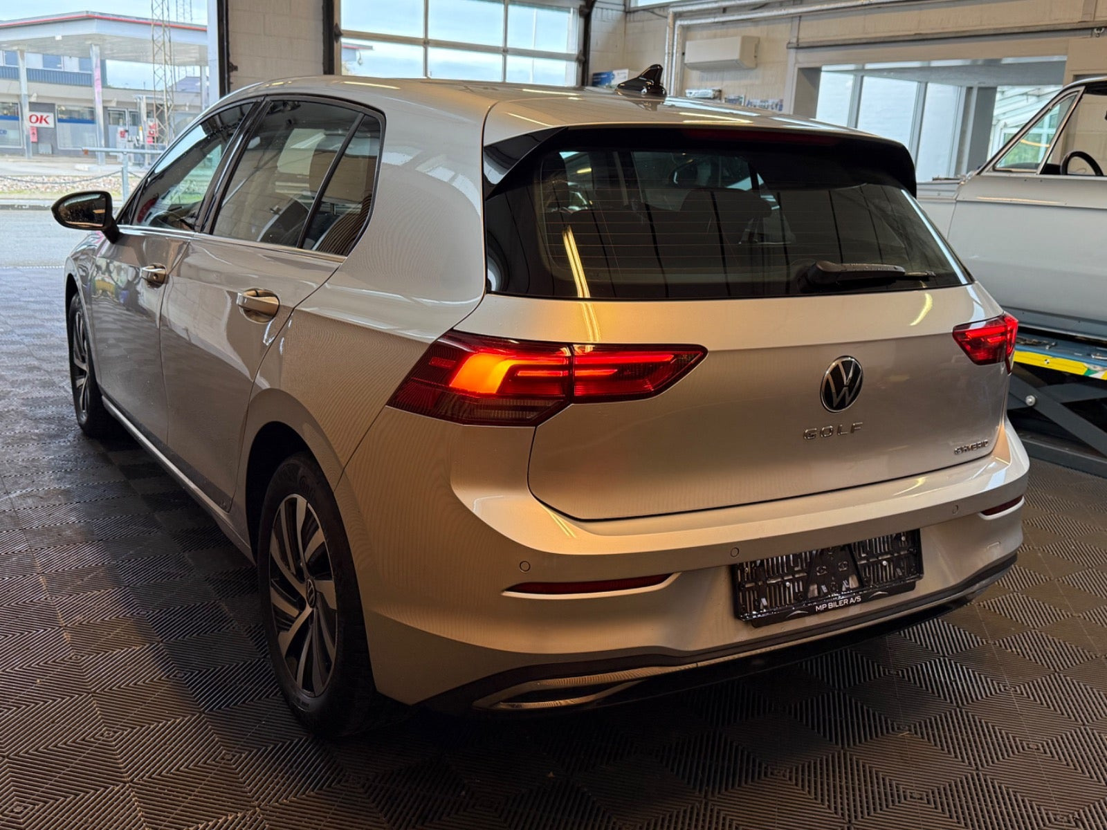 Sølv VW Golf VIII fra 2021