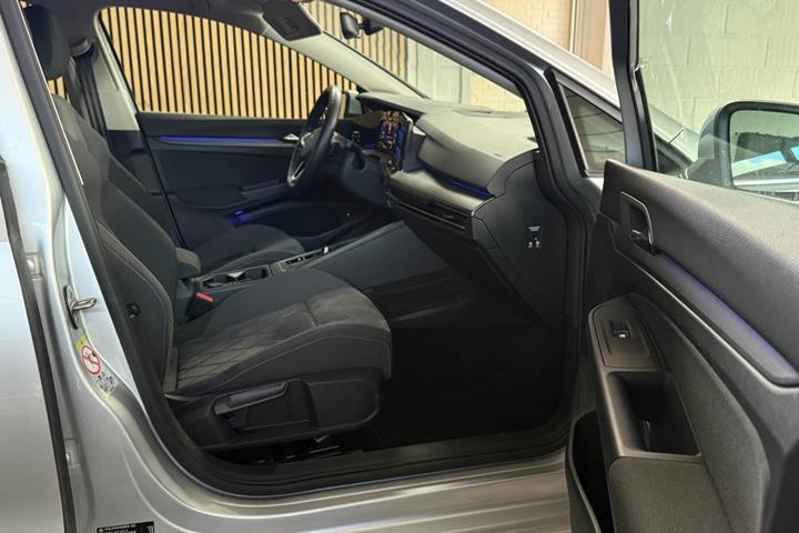 Sølv VW Golf VIII fra 2021