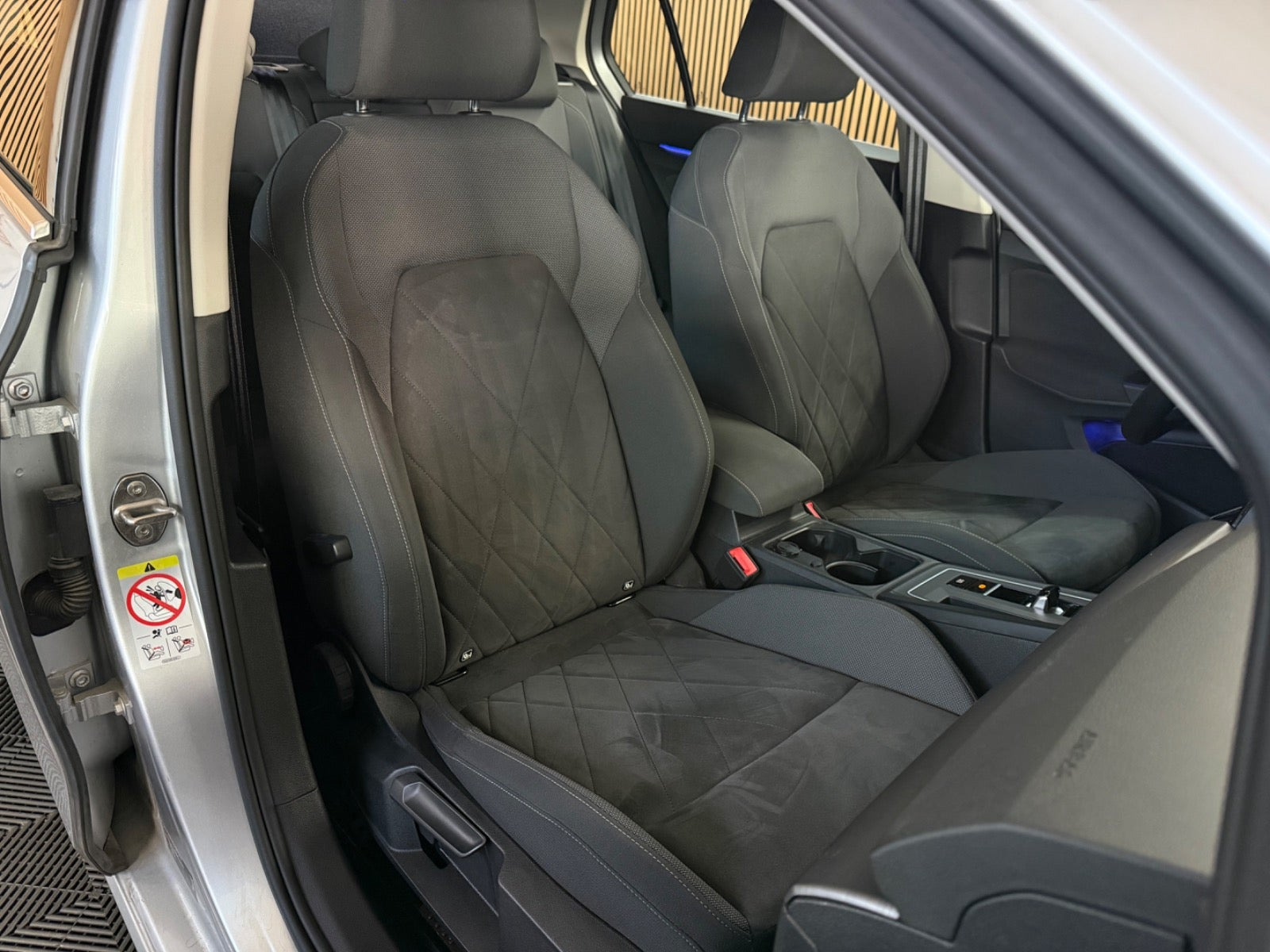 Sølv VW Golf VIII fra 2021
