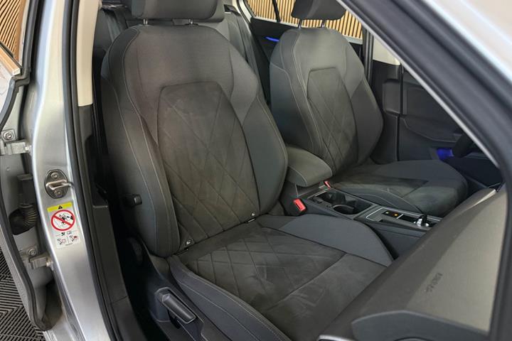 Sølv VW Golf VIII fra 2021