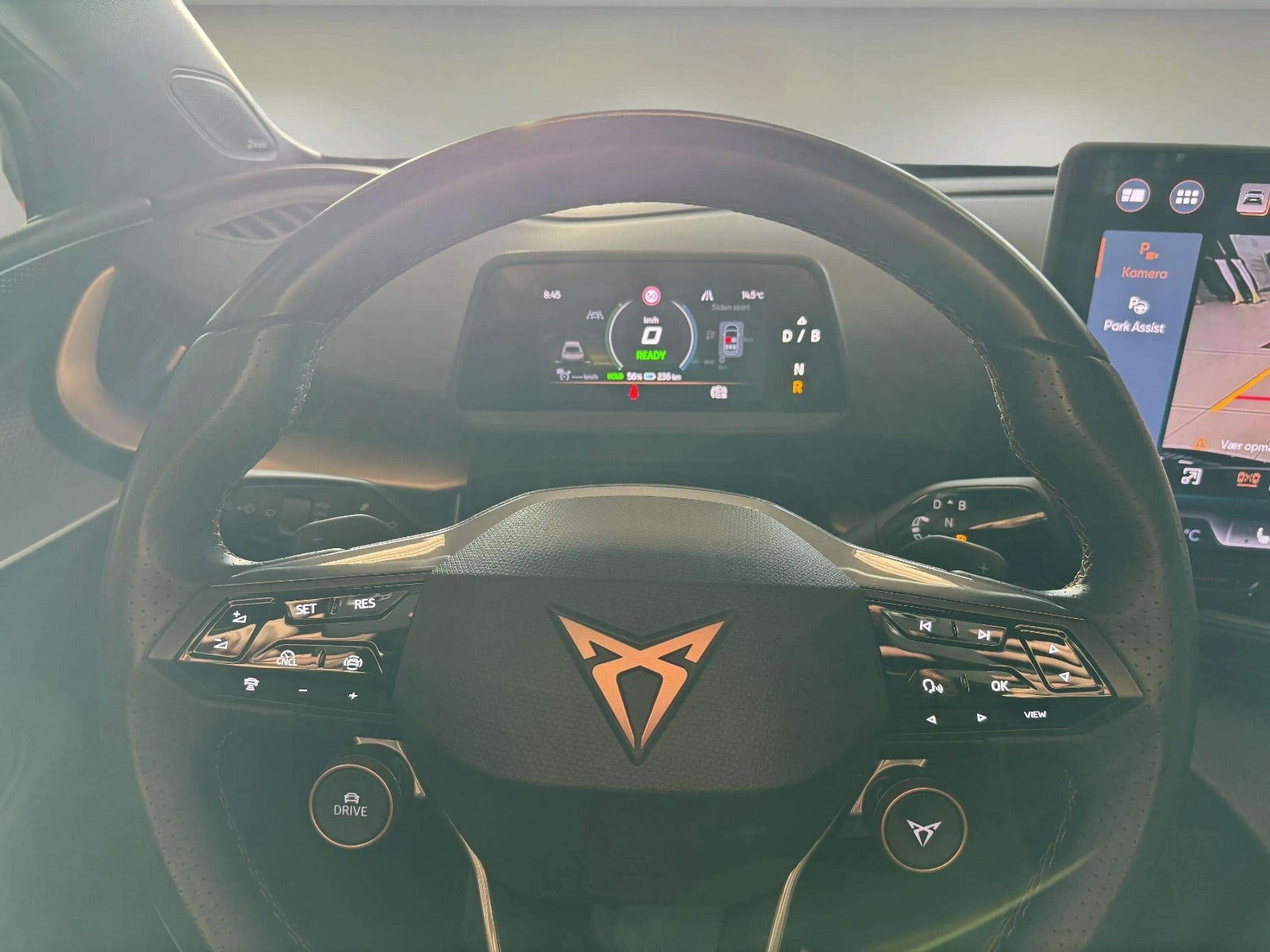 Blå Cupra Tavascan fra 2024