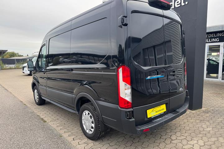 Sort Ford E-Transit 350 L2 Van fra 2023