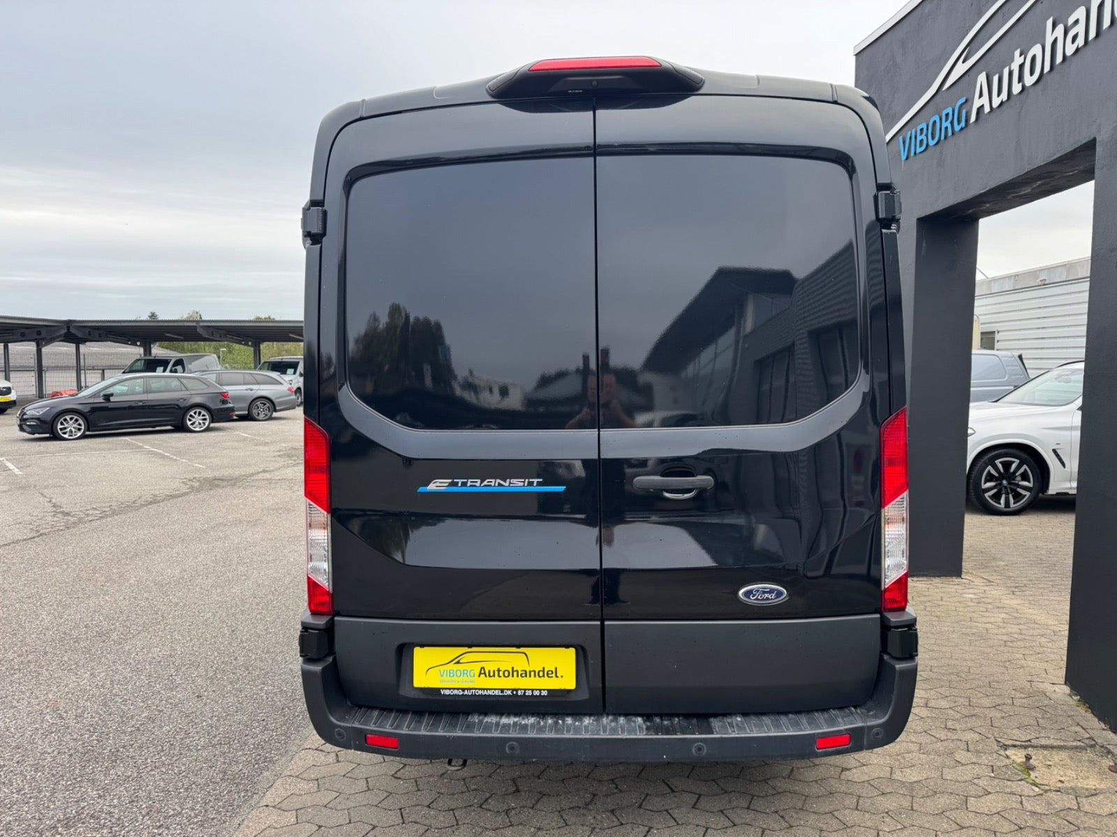 Sort Ford E-Transit 350 L2 Van fra 2023