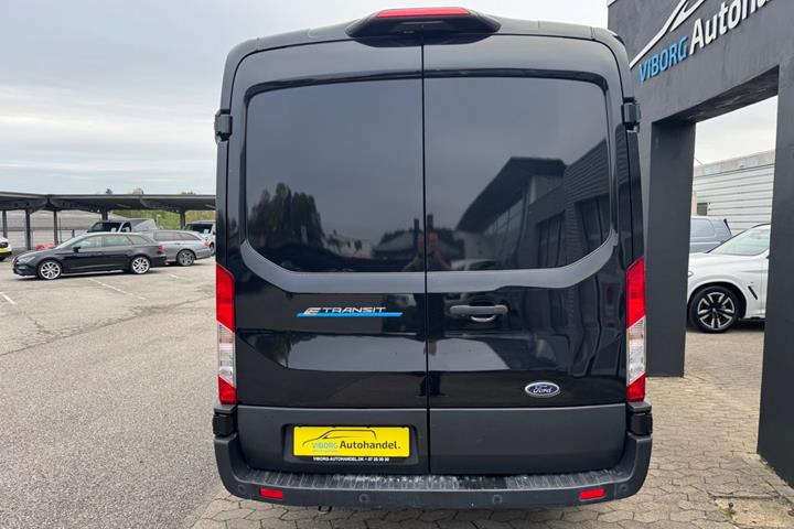 Sort Ford E-Transit 350 L2 Van fra 2023
