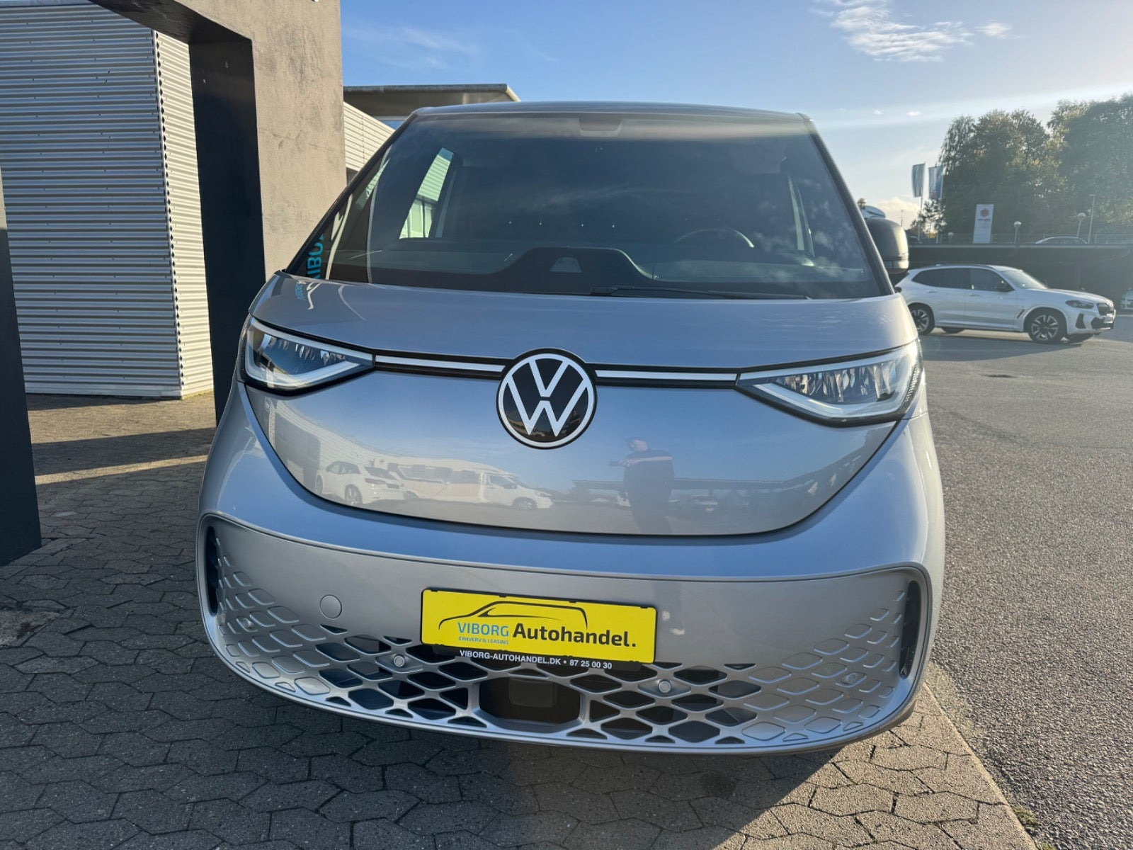 Grå VW ID.Buzz fra 2023