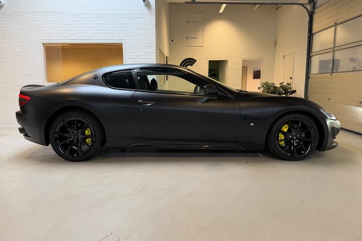 Sort Maserati Granturismo fra 2013