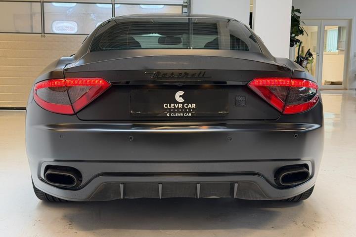 Sort Maserati Granturismo fra 2013