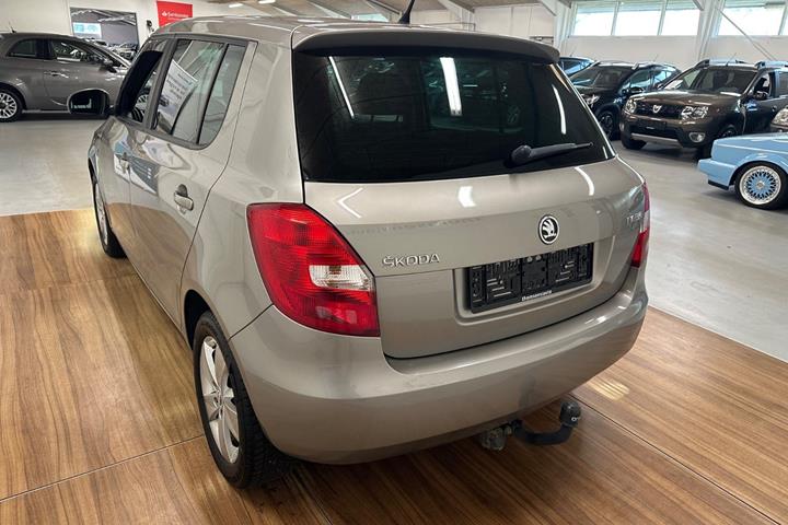 Beige Skoda Fabia fra 2014