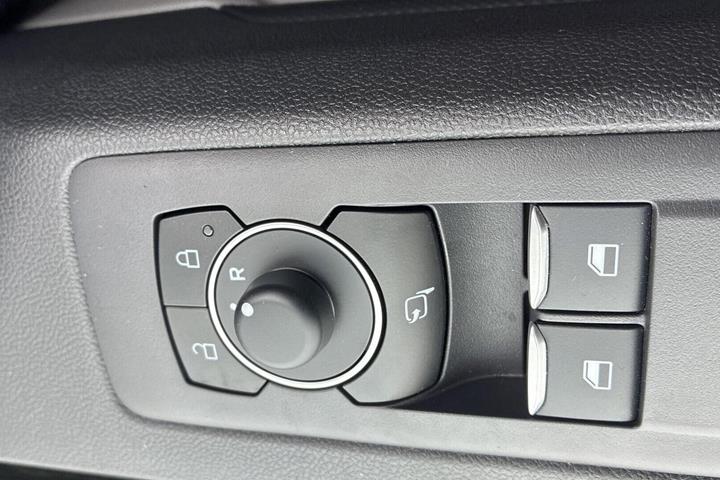Sort Ford Transit Custom 320 L1 fra 2026