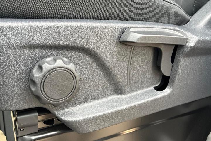 Sort Ford Transit Custom 320 L1 fra 2026
