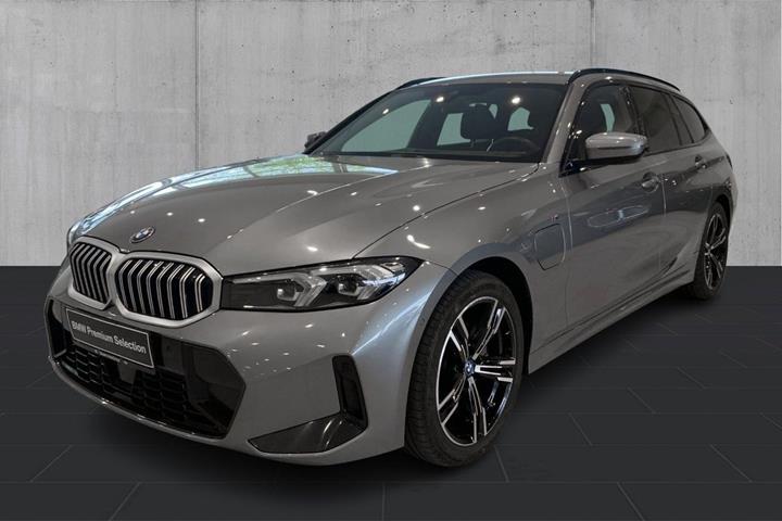 Grå BMW 330e fra 2023