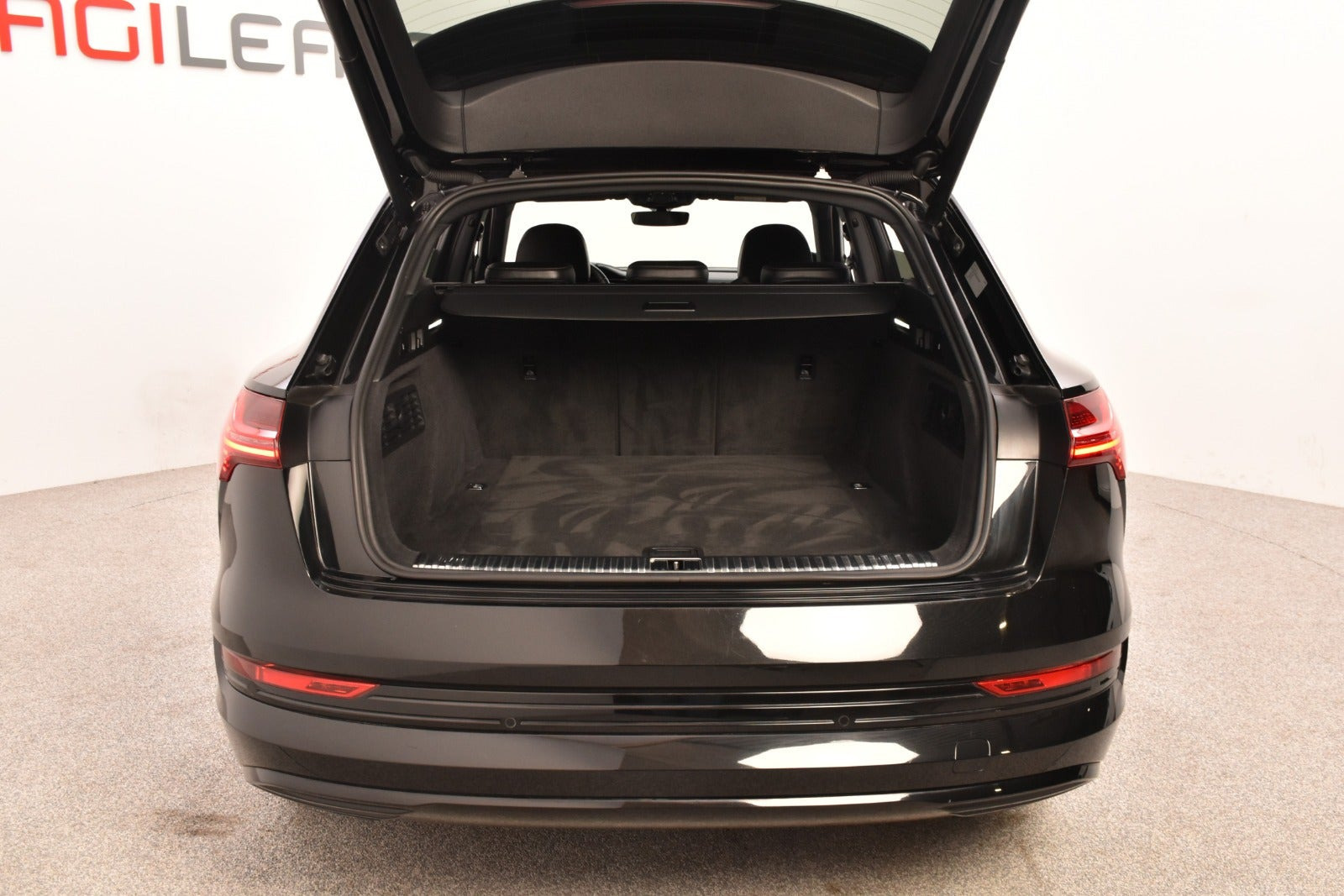 Sort Audi e-tron fra 2020