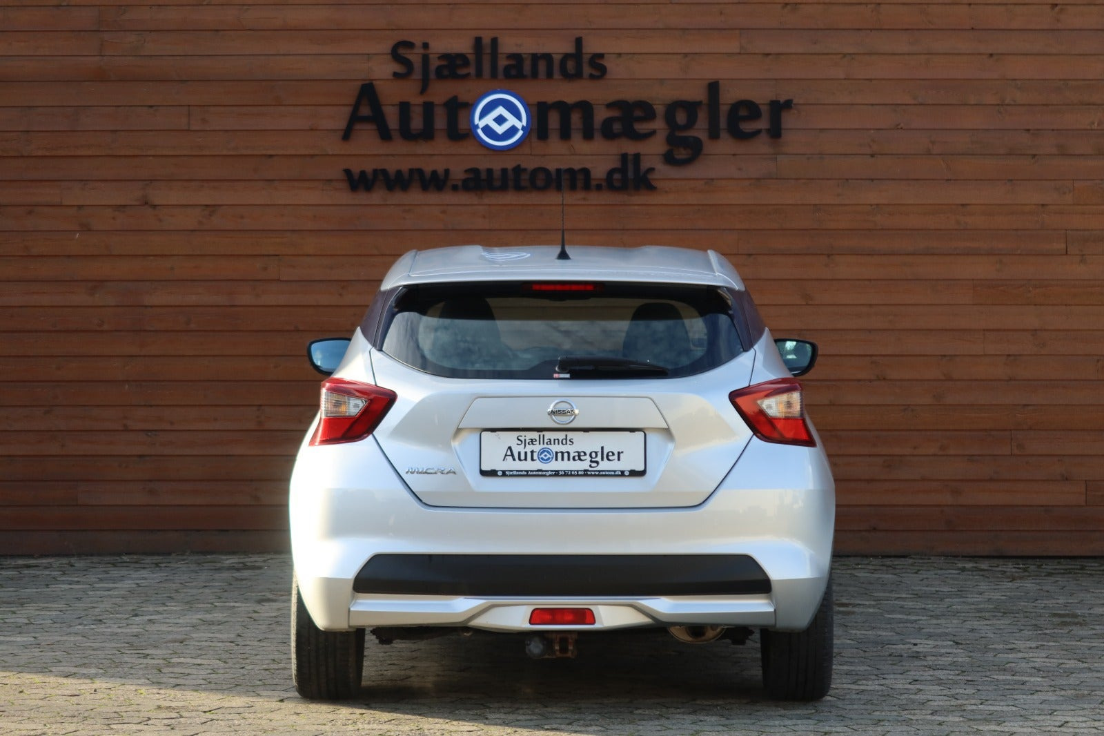 Sølv Nissan Micra fra 2018