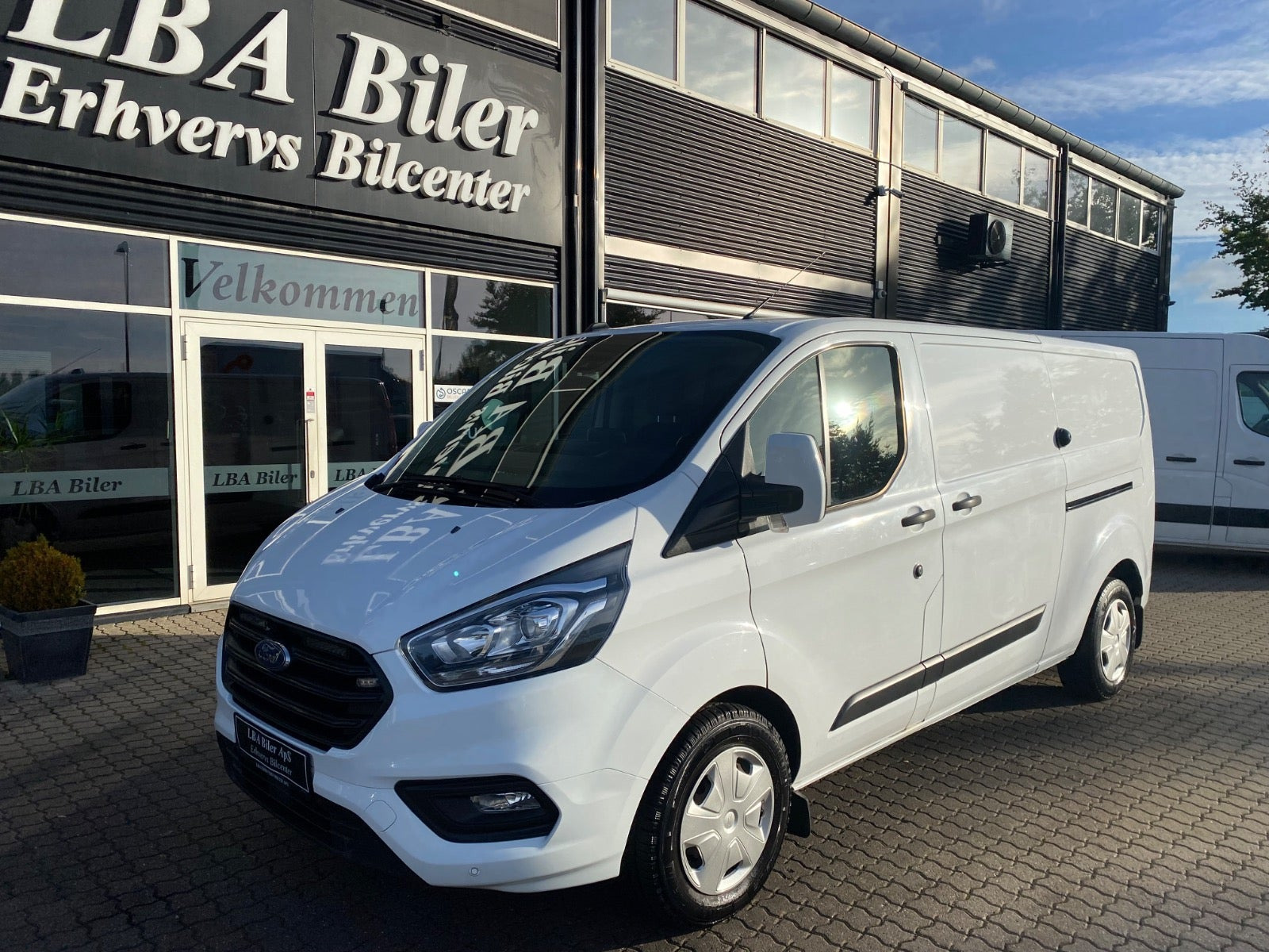 Hvid Ford Transit Custom 300 L2 fra 2022