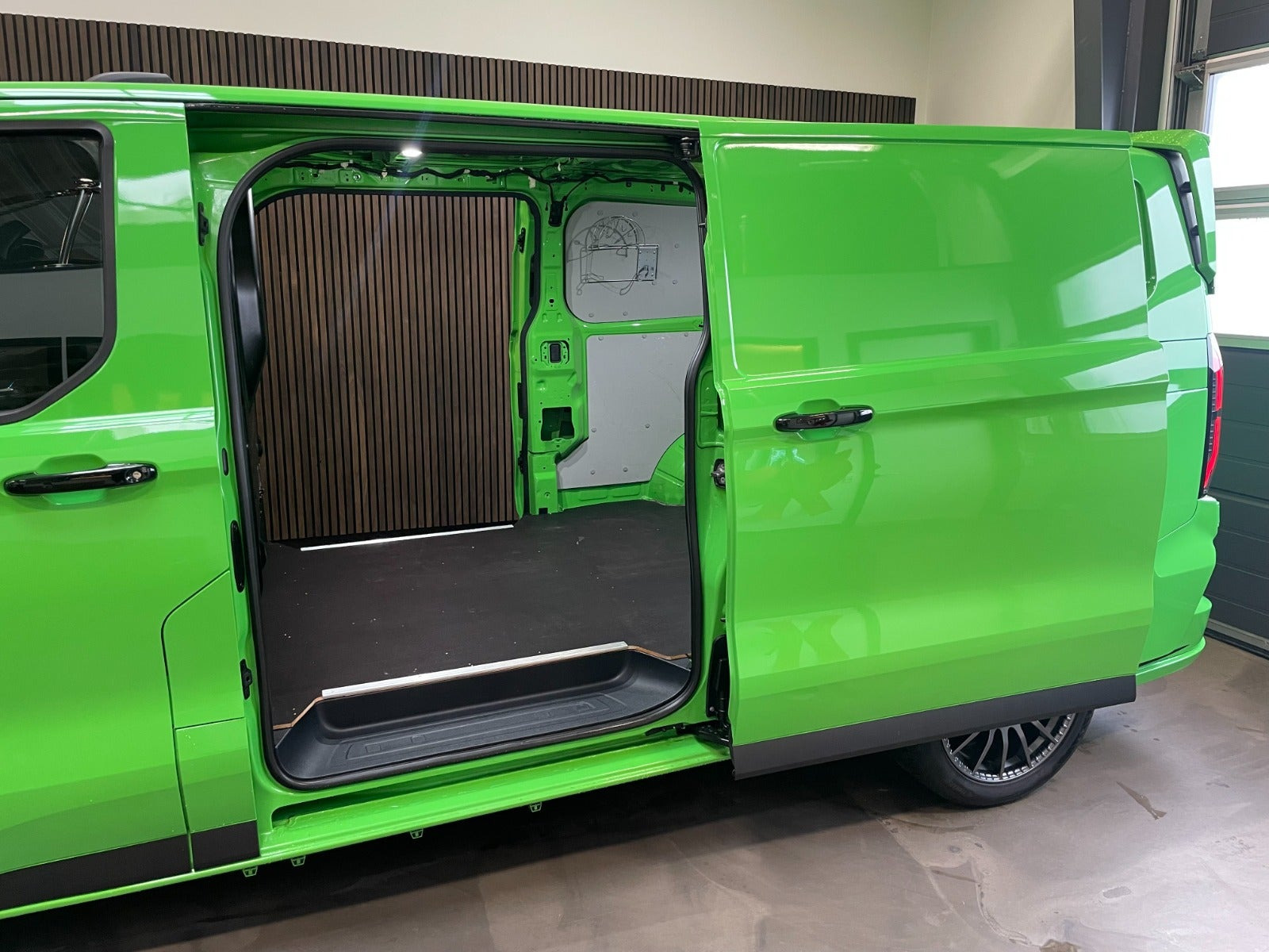 Grøn Ford Transit Custom 300 L2 fra 2025
