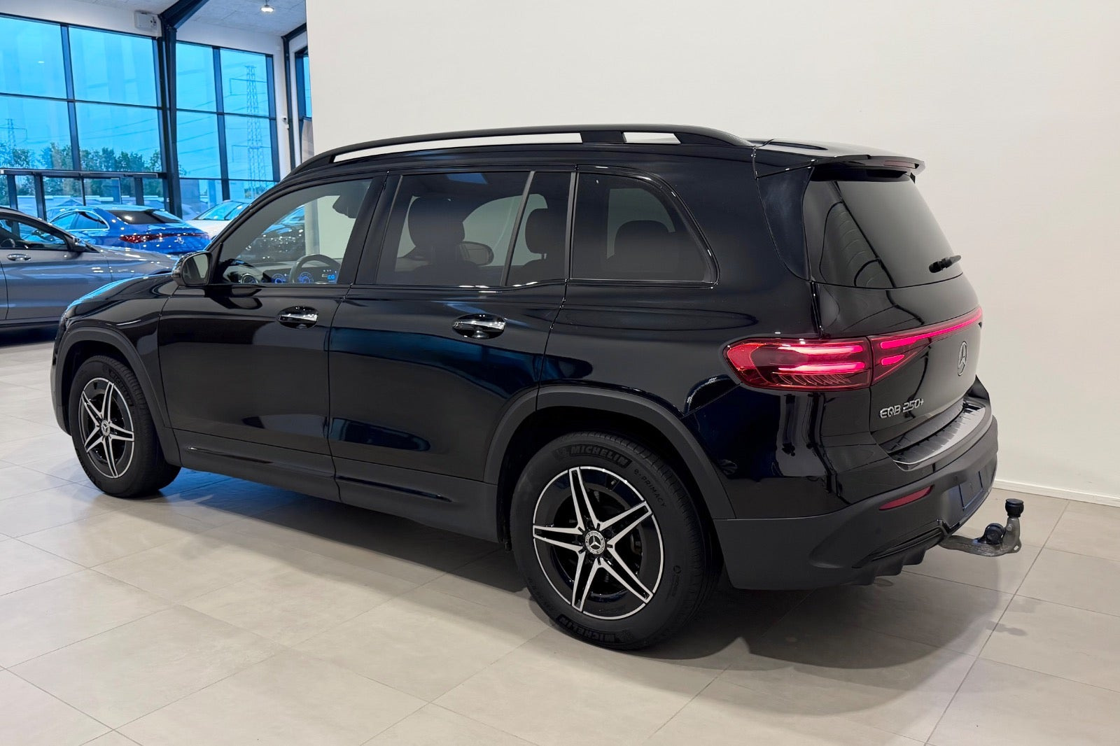 Sort Mercedes EQB250+ fra 2025