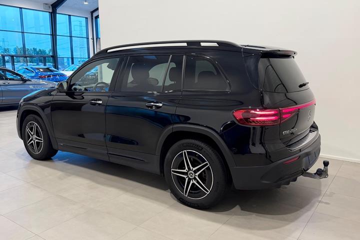 Sort Mercedes EQB250+ fra 2025