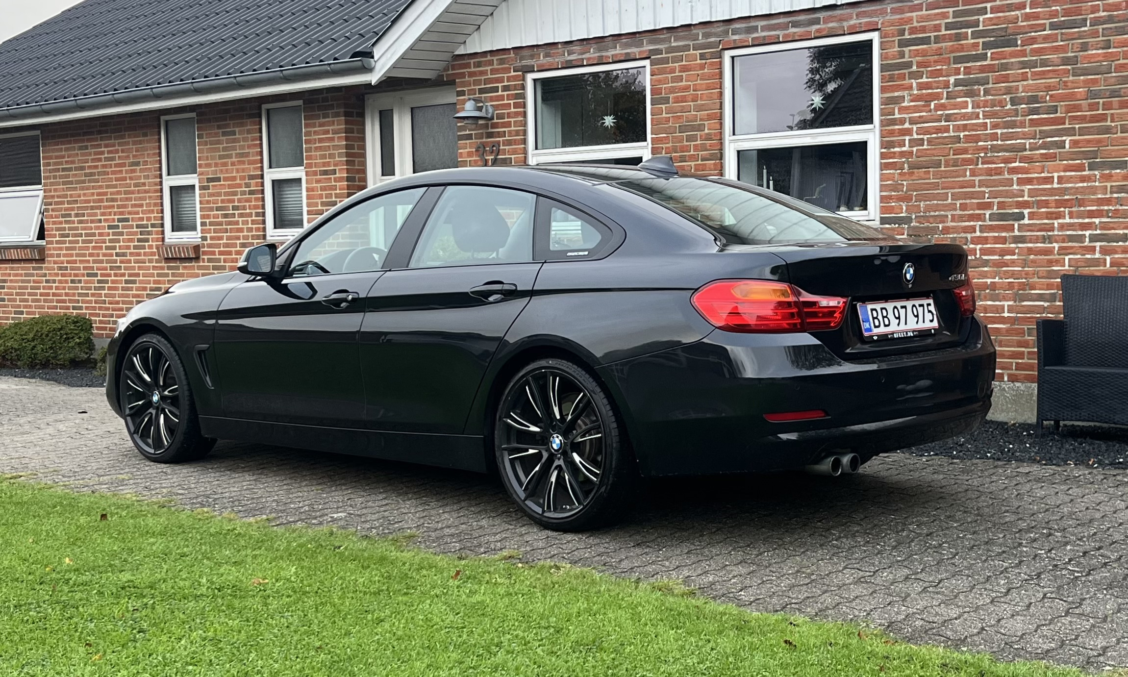 Sort BMW 430i fra 2016