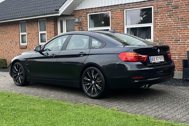 Sort BMW 430i fra 2016