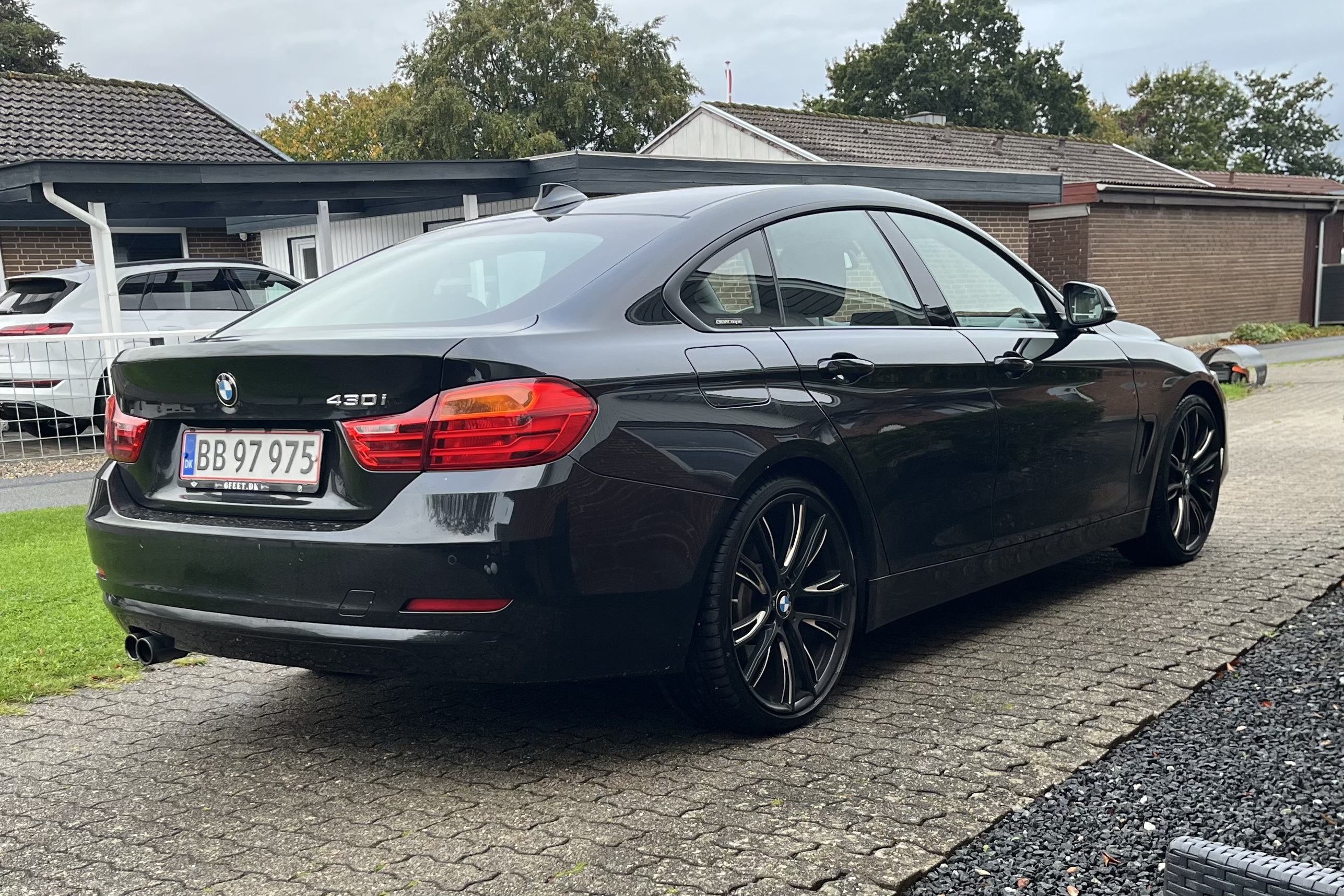 Sort BMW 430i fra 2016