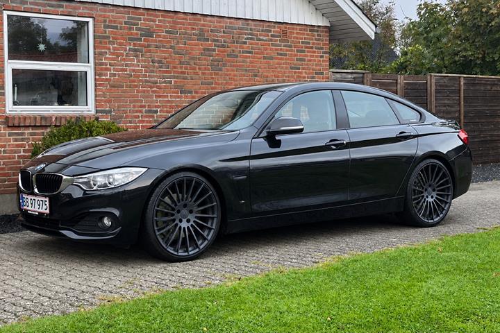 Sort BMW 430i fra 2016