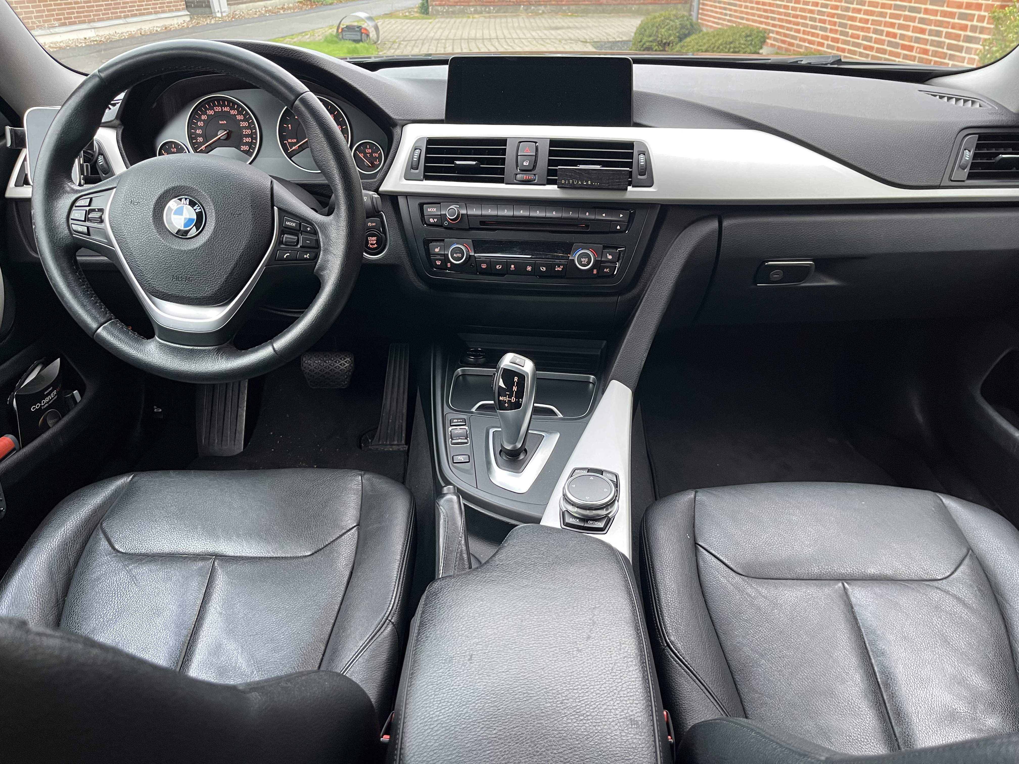 Sort BMW 430i fra 2016