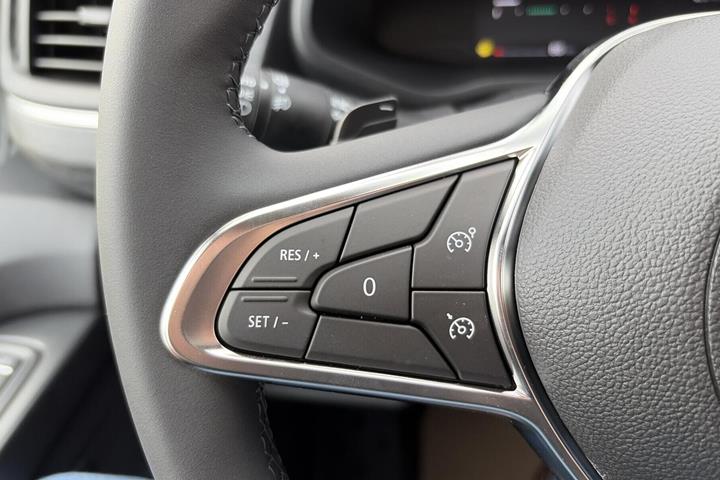 Hvid Nissan Primastar fra 2026