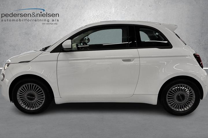 Hvid Fiat 500e fra 2023