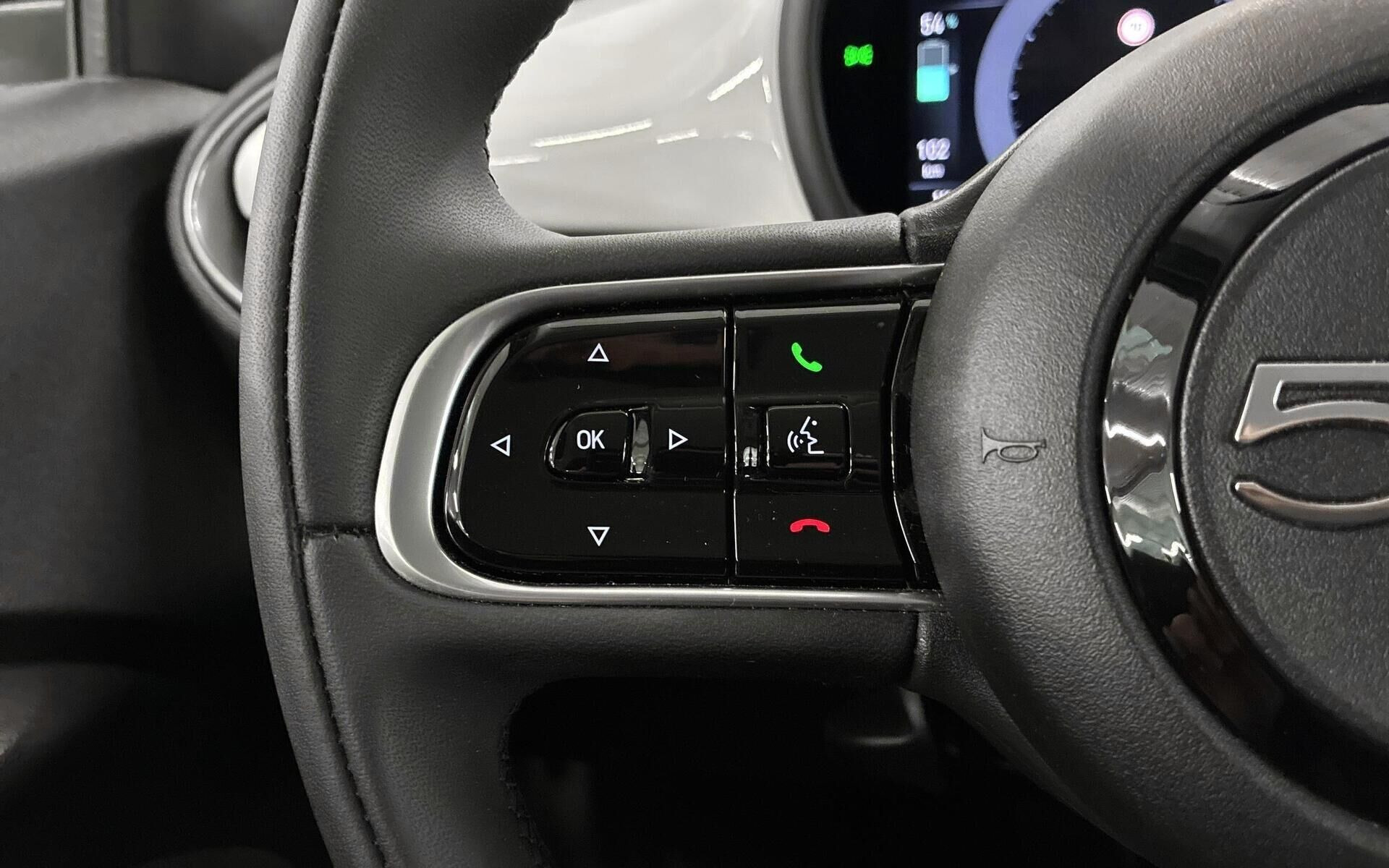 Hvid Fiat 500e fra 2023