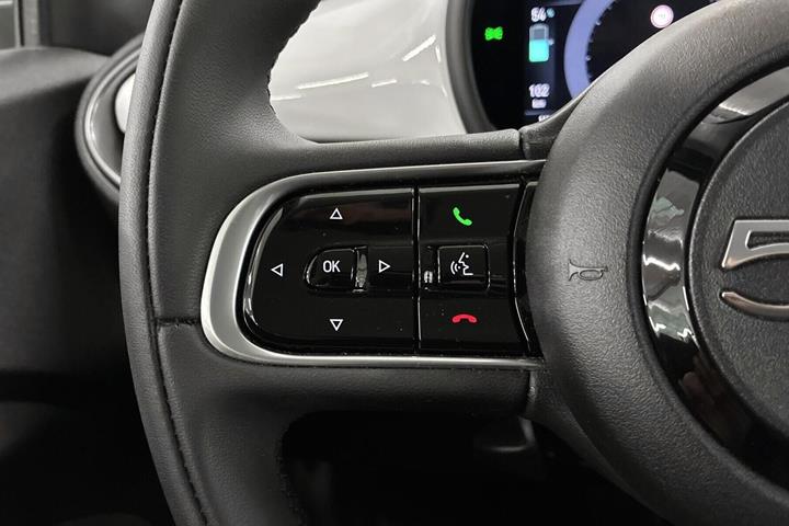 Hvid Fiat 500e fra 2023