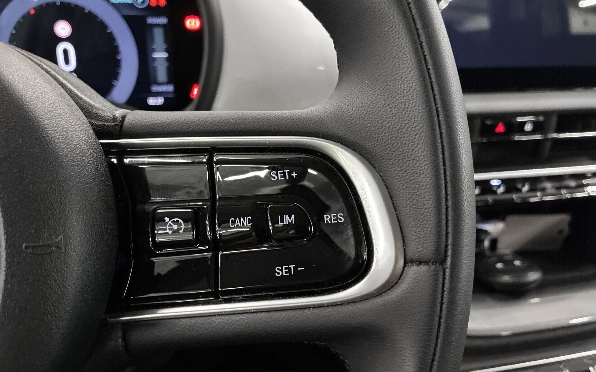 Hvid Fiat 500e fra 2023