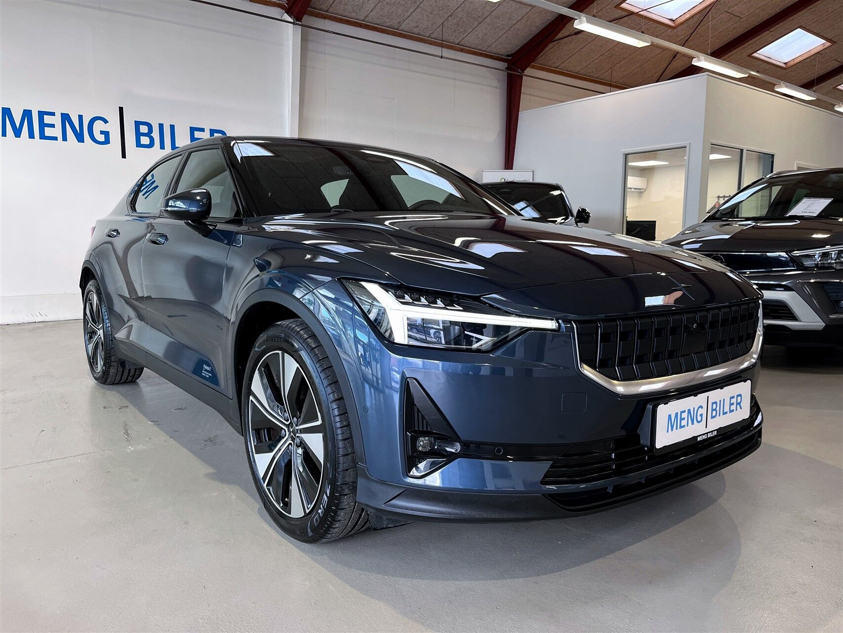 Blå Polestar 2 fra 2023