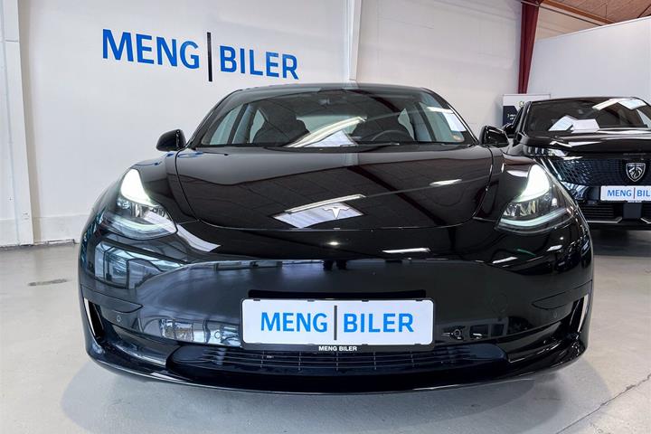 Sort Tesla Model 3 fra 2022