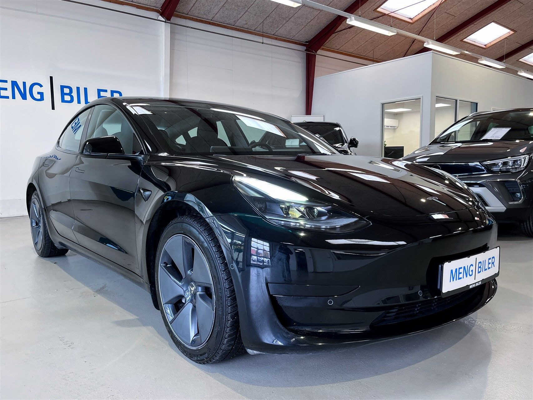 Sort Tesla Model 3 fra 2022