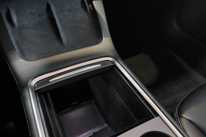 Sort Tesla Model 3 fra 2022