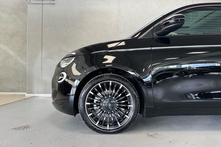 Sort Fiat 500e fra 2024